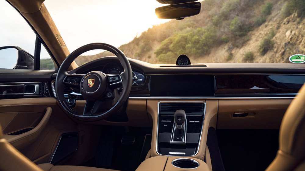 The interior of the 2021 Porsche Panamera 4S E-Hybrid.