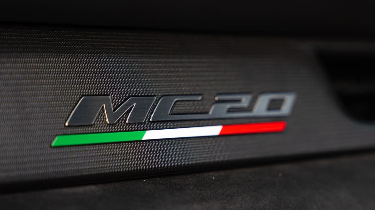 2022 Maserati MC20 review-1