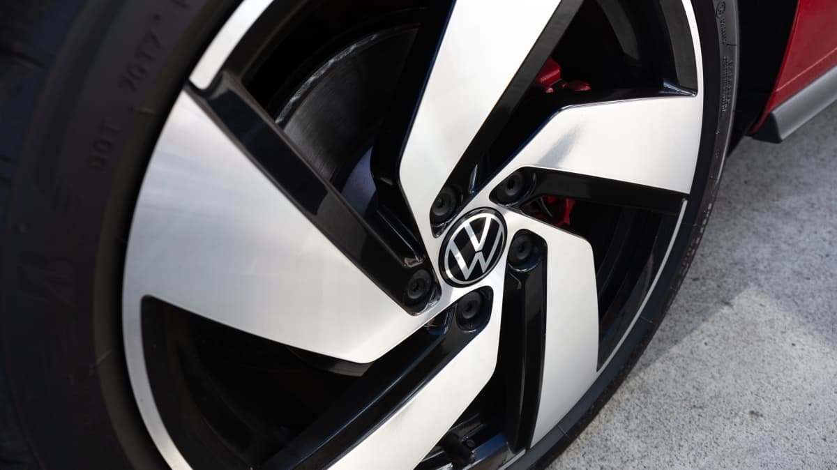 2022 BMW 128ti v 2021 Volkswagen Golf GTI comparison-1