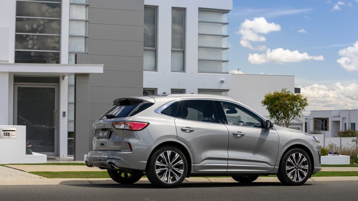 2021 Honda CR-V VTi L v Ford Escape Vignale comparison-1