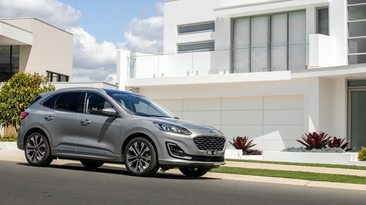 2021 Honda CR-V VTi L v Ford Escape Vignale comparison-0