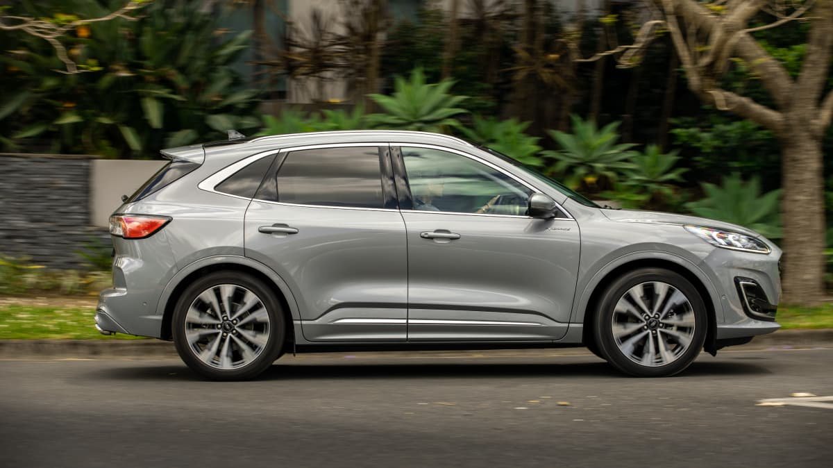 2021 Honda CR-V VTi L v Ford Escape Vignale comparison-0