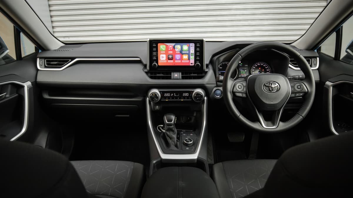 2021 Honda CR-V VTi L AWD v Toyota RAV4 GXL Hybrid comparison-0