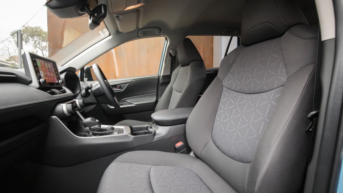 2021 Honda CR-V VTi L AWD v Toyota RAV4 GXL Hybrid comparison-1