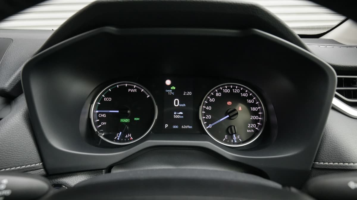 2021 Honda CR-V VTi L AWD v Toyota RAV4 GXL Hybrid comparison-0