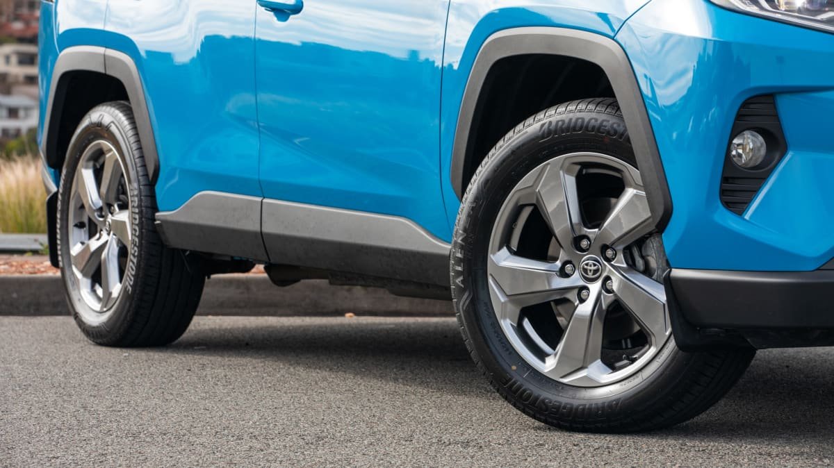 2021 Honda CR-V VTi L AWD v Toyota RAV4 GXL Hybrid comparison-0
