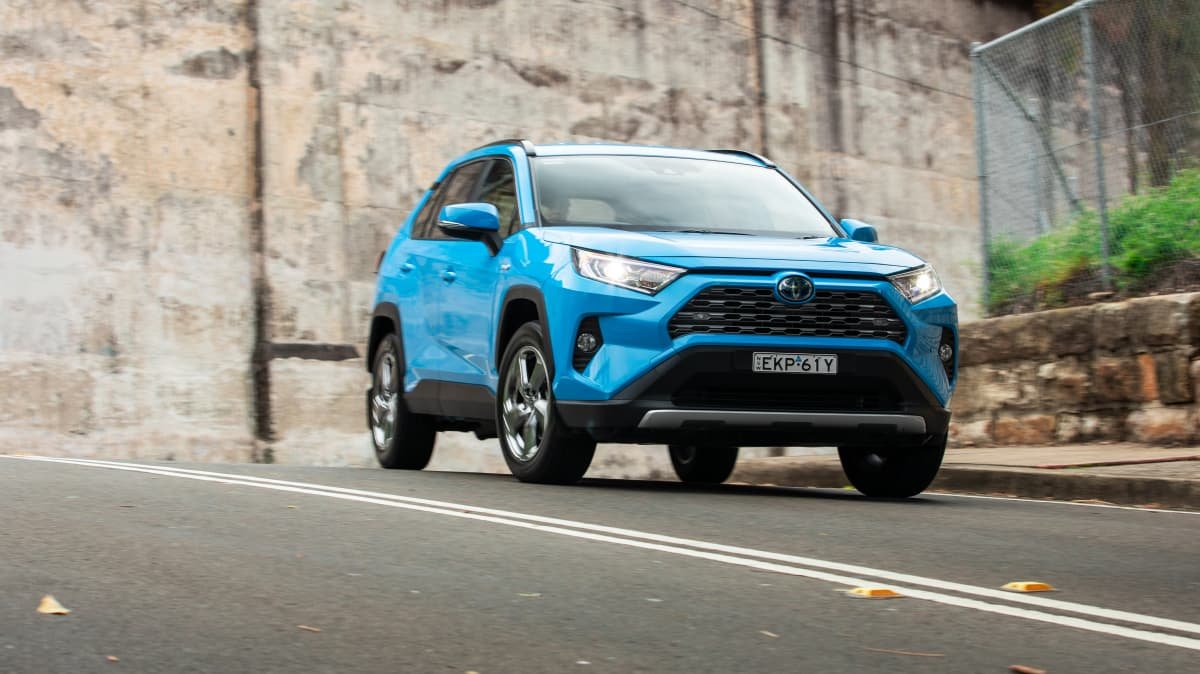 2021 Honda CR-V VTi L AWD v Toyota RAV4 GXL Hybrid comparison-0