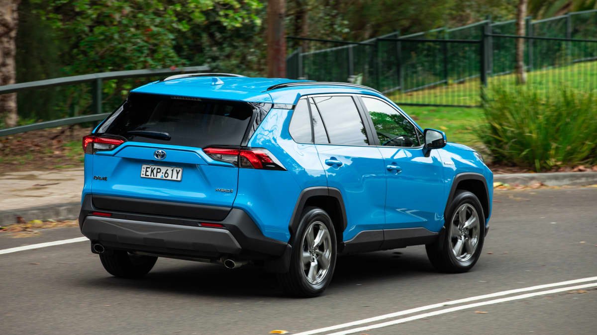 2021 Honda CR-V VTi L AWD v Toyota RAV4 GXL Hybrid comparison-0