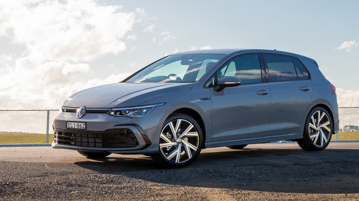 2021 Hyundai i30 N Line Premium v Volkswagen Golf R Line-0