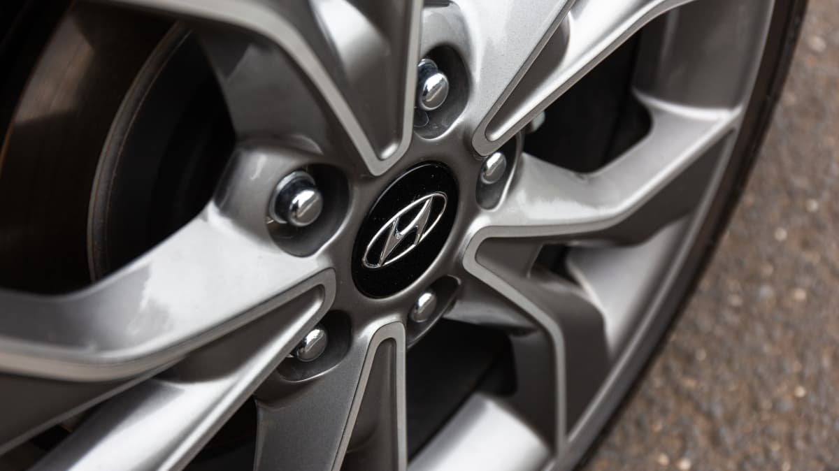 2021 Hyundai i30 N Line Premium v Volkswagen Golf R Line-0