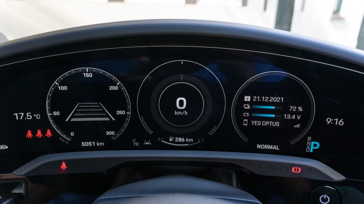 2022 Porsche Taycan Turbo Cross Turismo review-0
