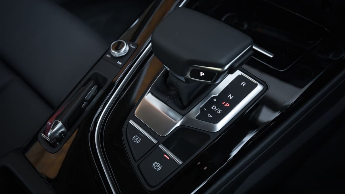 2021 Audi A4 v 2021 BMW 330i comparison-3