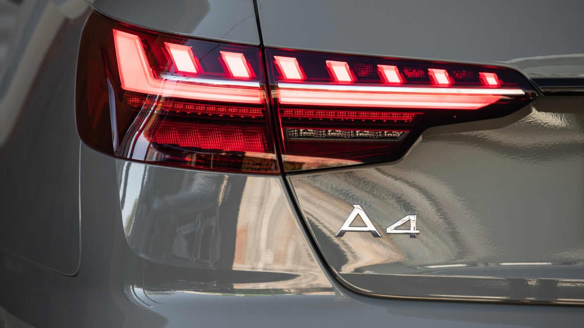 2021 Audi A4 v 2021 BMW 330i comparison-2