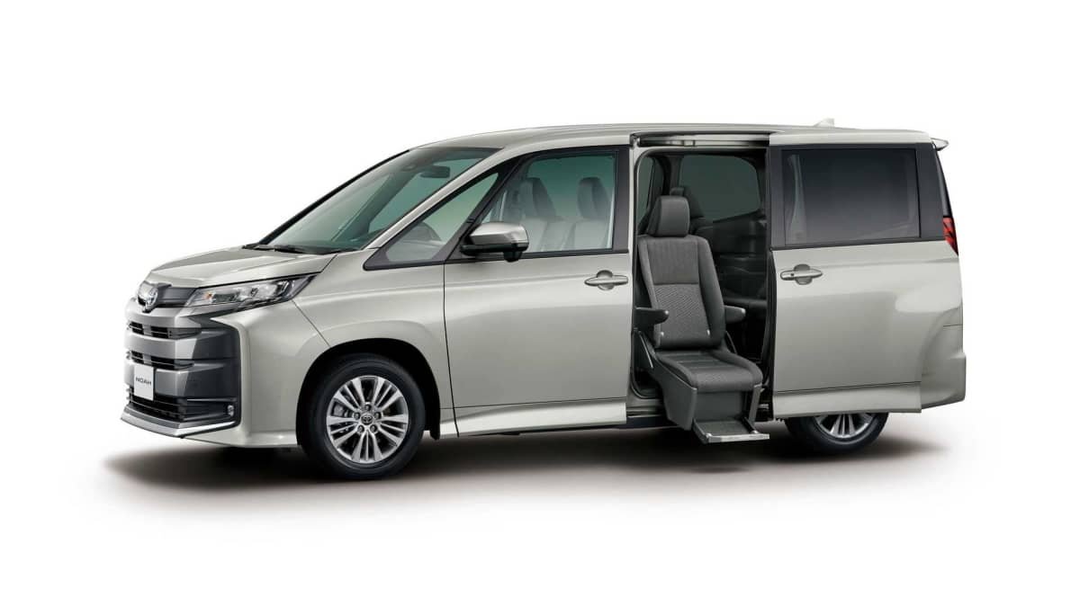 2022-toyota-noah-jdm
