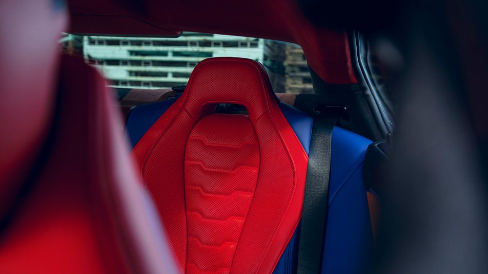 The interior of the BMW 8 X Jeff Koons alludes to Wonder Woman and Spider-Man.