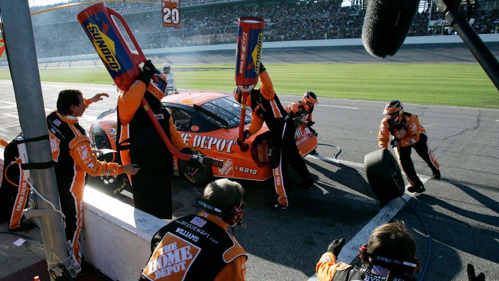 Racer Tony Stewart makes a pit stop at the 2007 Daytona 500.