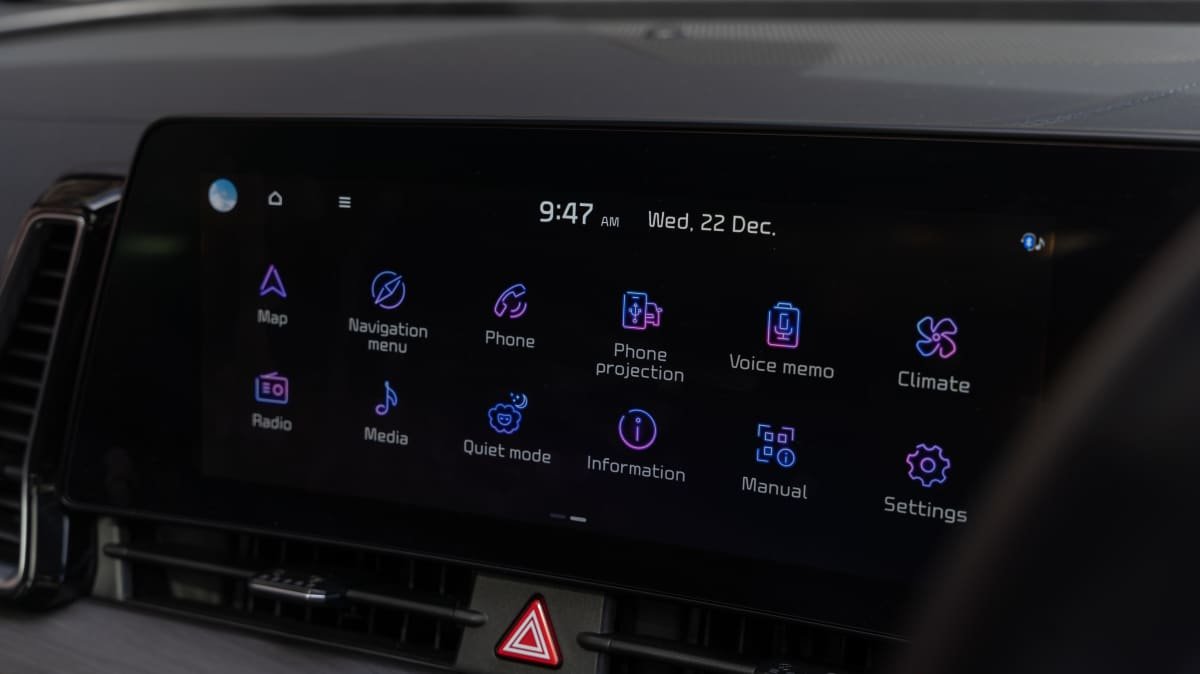 2022 Kia Sportage GT-Line v Mitsubishi Outlander Exceed Tourer comparison-1