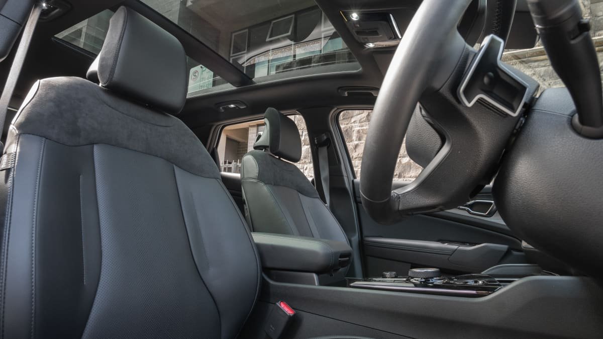 2022 Kia Sportage GT-Line v Mitsubishi Outlander Exceed Tourer comparison-1