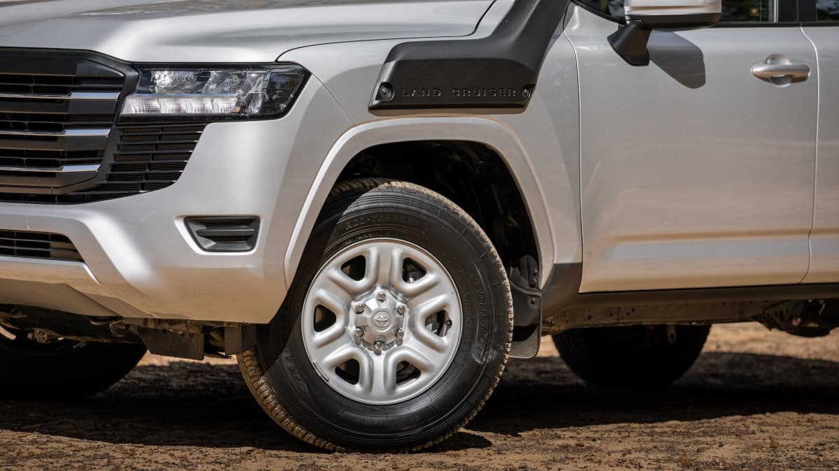 2022 Toyota LandCruiser 300 GX review-1