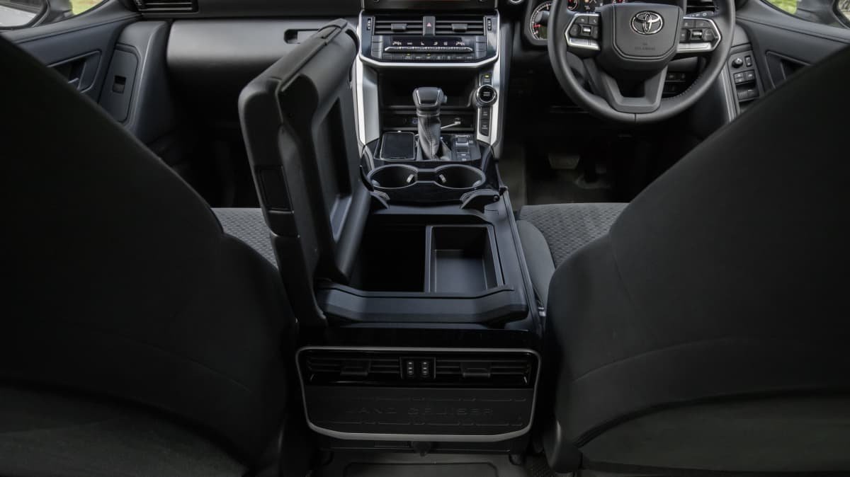 2022 Toyota LandCruiser 300 GX review-3