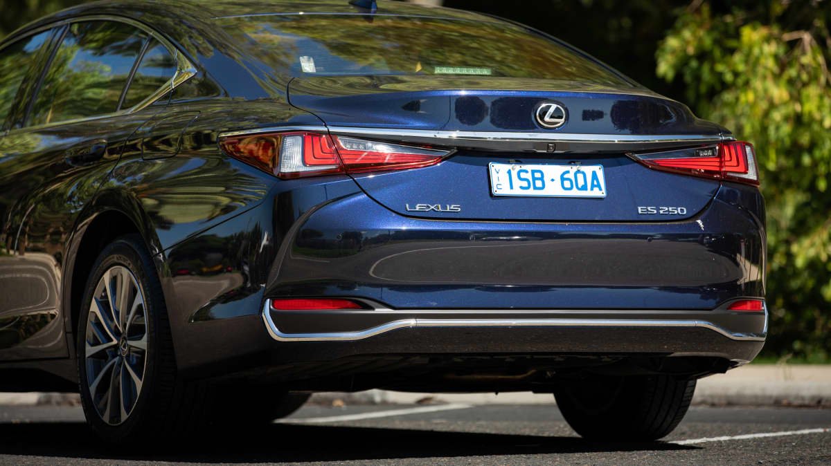 2022 Lexus ES250 Luxury review-1