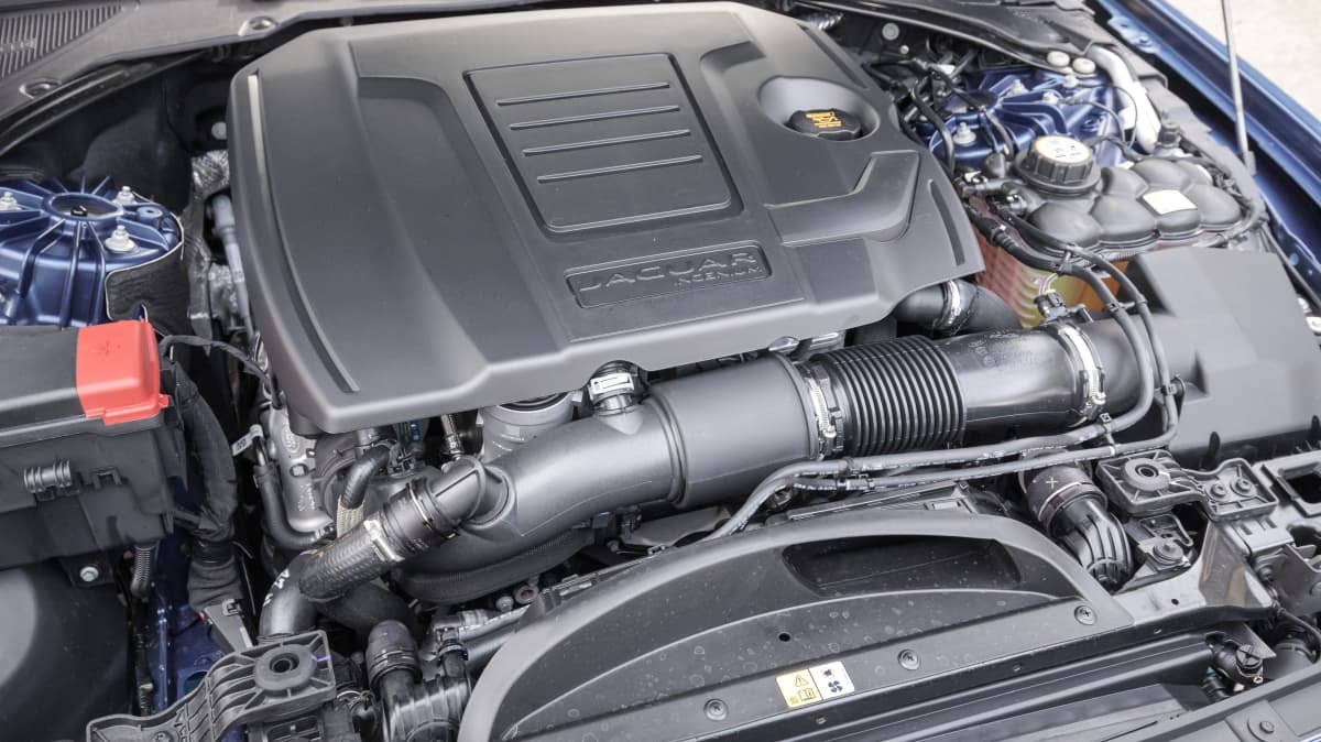 2022 Jaguar XE R-Dynamic Black P300 AWD review-3