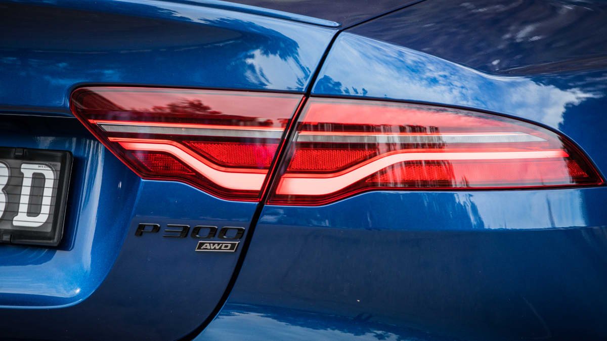 2022 Jaguar XE R-Dynamic Black P300 AWD review-2