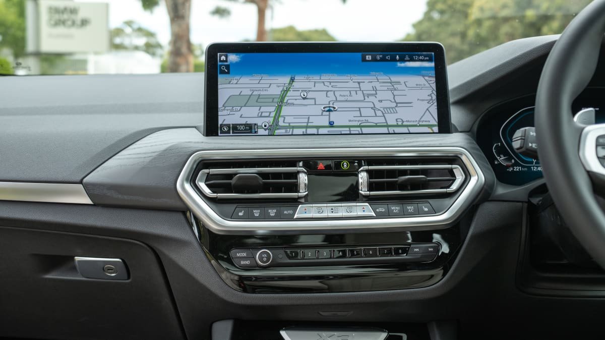 2022 BMW X3 xDrive30e review-3