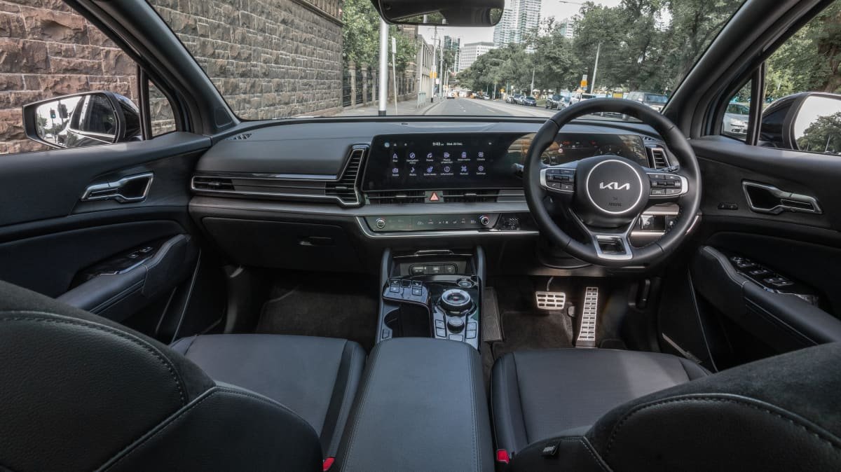 2021 Hyundai Tucson Highlander v 2021 Kia Sportage GT-Line-0