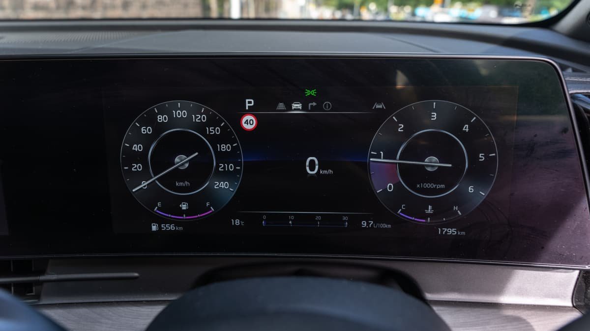 2021 Hyundai Tucson Highlander v 2021 Kia Sportage GT-Line-0