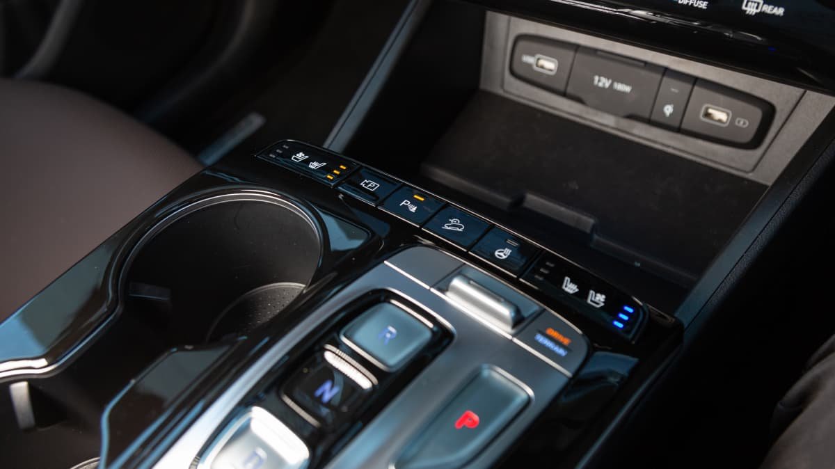 2021 Hyundai Tucson Highlander v 2021 Kia Sportage GT-Line-2