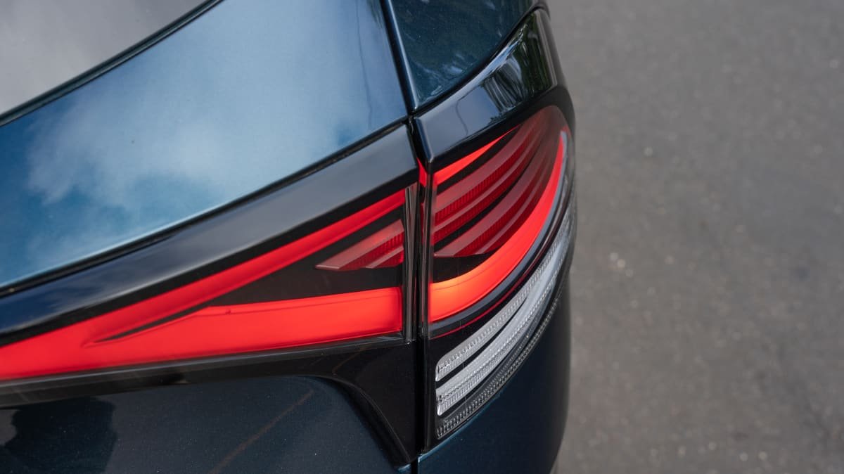 2021 Hyundai Tucson Highlander v 2021 Kia Sportage GT-Line-2