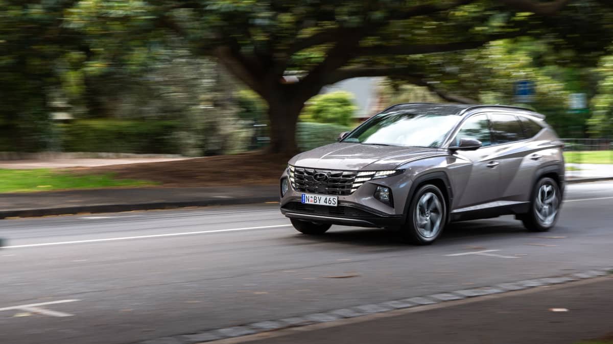 2021 Hyundai Tucson Highlander v 2021 Kia Sportage GT-Line-0