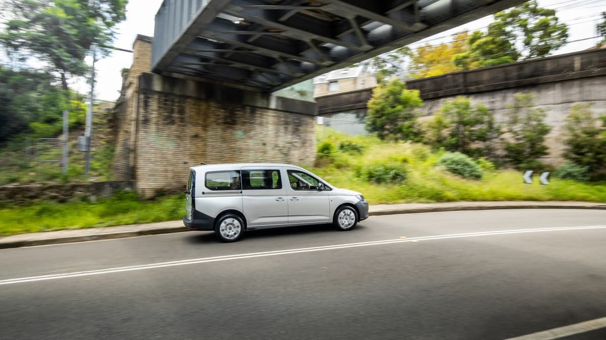 2022 Volkswagen Caddy Crewvan TDI320 review-1