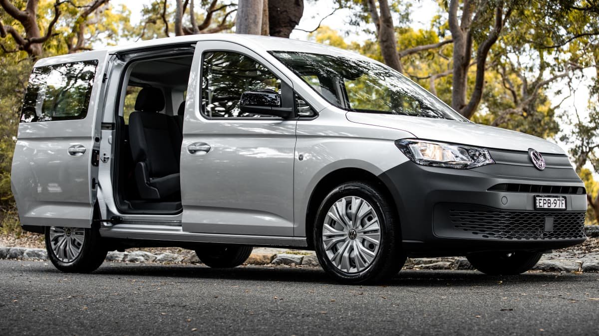 2022 Volkswagen Caddy Crewvan TDI320 review-1