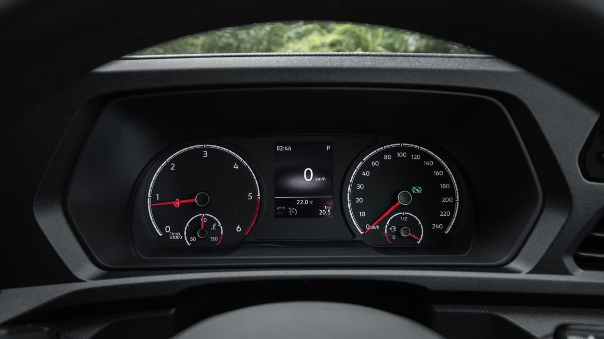 2022 Volkswagen Caddy Crewvan TDI320 review-0
