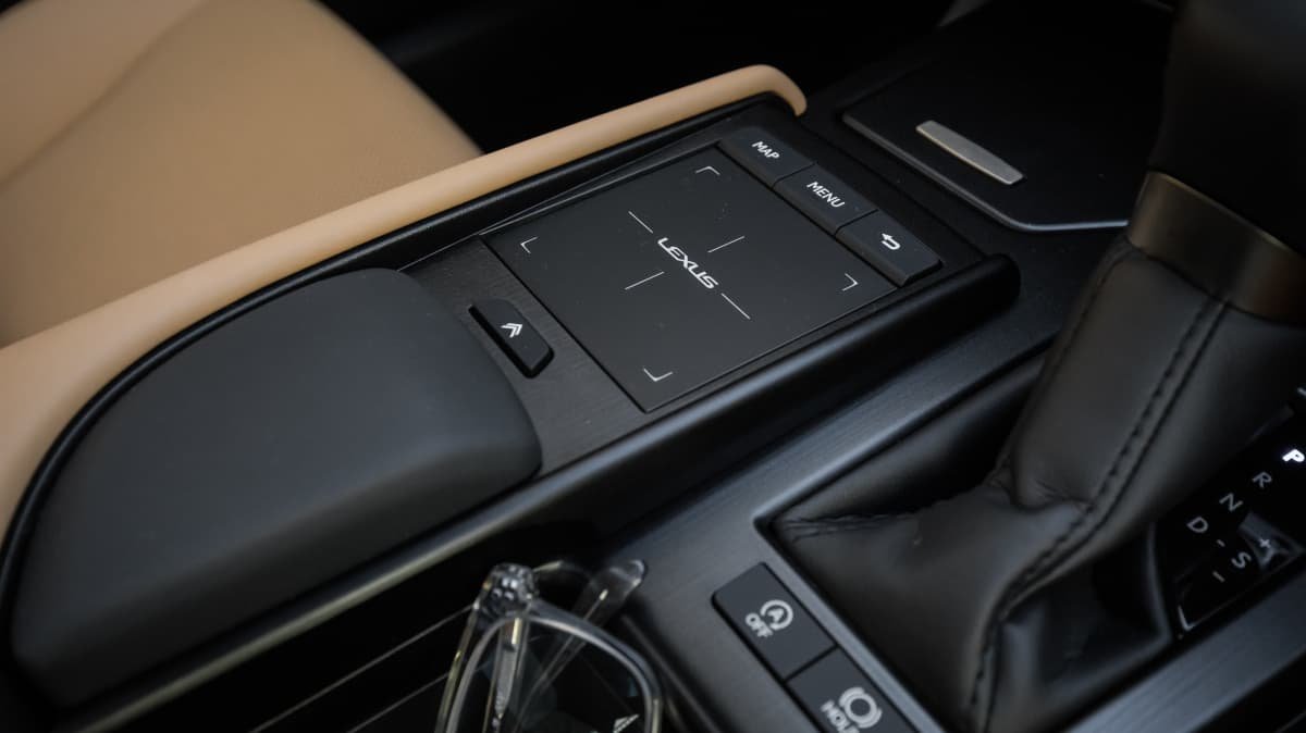 2022 Jaguar XE R-Dynamic Black P300 AWD v 2022 Lexus ES250 Luxury comparison-2