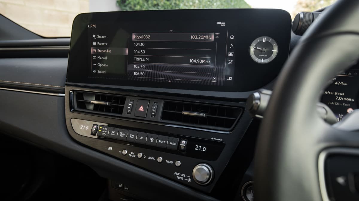 2022 Jaguar XE R-Dynamic Black P300 AWD v 2022 Lexus ES250 Luxury comparison-1