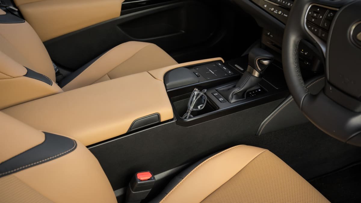 2022 Jaguar XE R-Dynamic Black P300 AWD v 2022 Lexus ES250 Luxury comparison-3