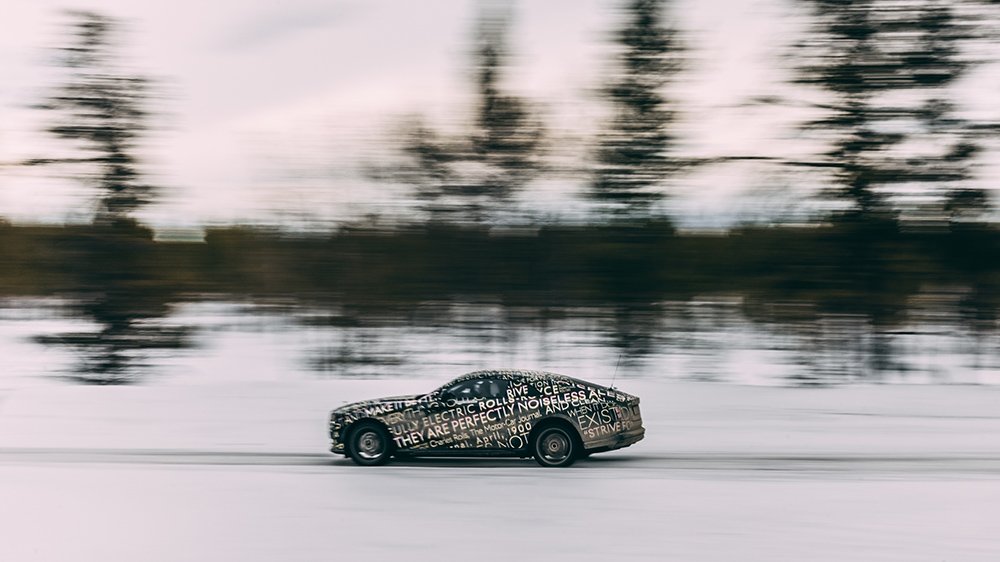 The Rolls-Royce Spectre from the side