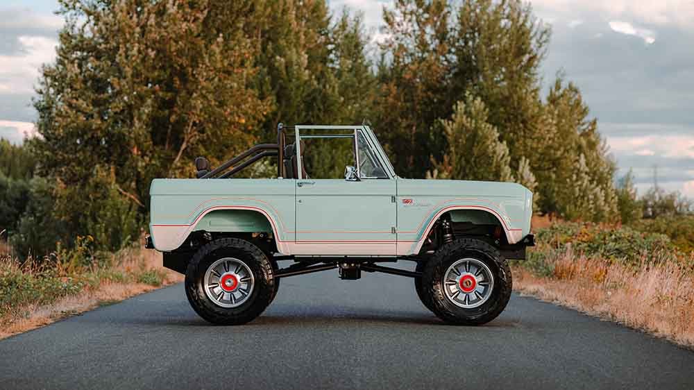 The Gateway Bronco Luxe GT EV from the side