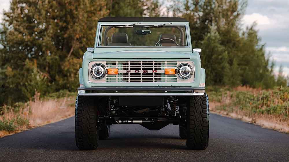 Gateway Bronco Luxe GT EV from the front