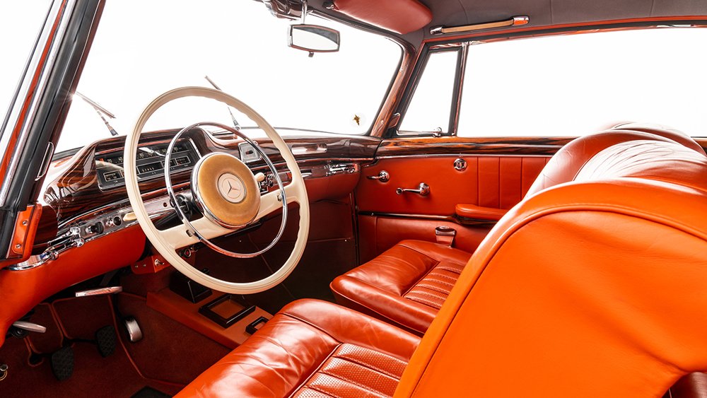 Mercedes-Benz 220 SE Ponton Interior