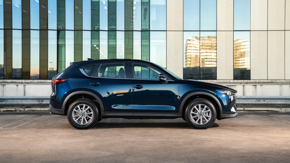 2022 Mazda CX-5 Akera v Mitsubishi Outlander Exceed Tourer comparison-0