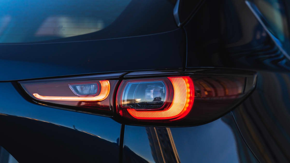 2022 Mazda CX-5 Akera v Mitsubishi Outlander Exceed Tourer comparison-1