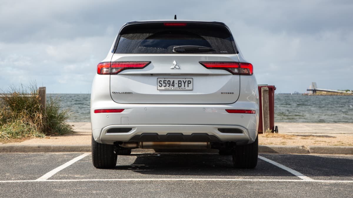 2022 Mazda CX-5 Akera v Mitsubishi Outlander Exceed Tourer comparison-0