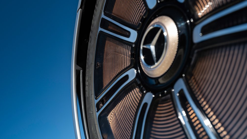 A detail of a wheel on the Mercedes-Benz Vision EQXX concept car.