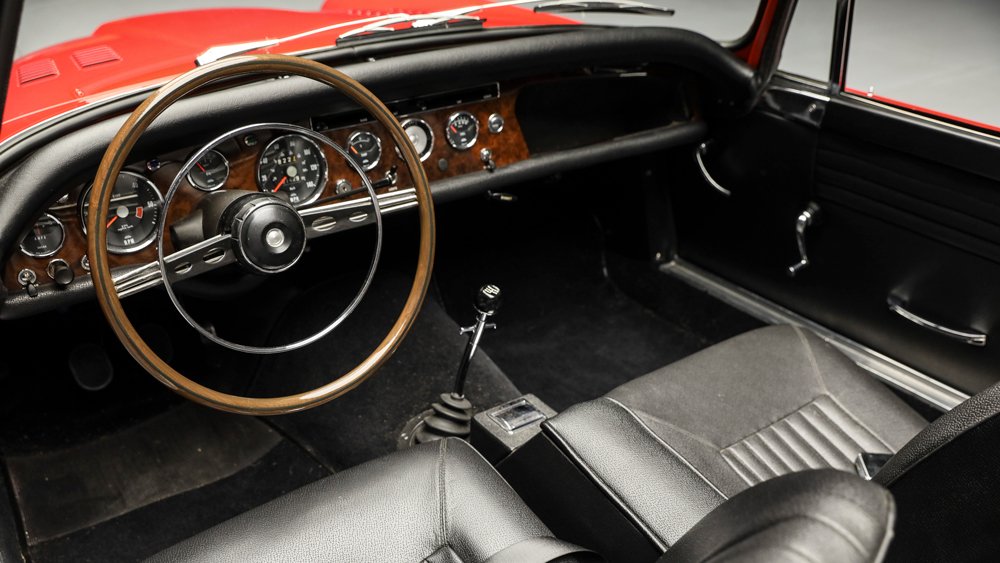 The interior of a 1967 Sunbeam Tiger Mk II.