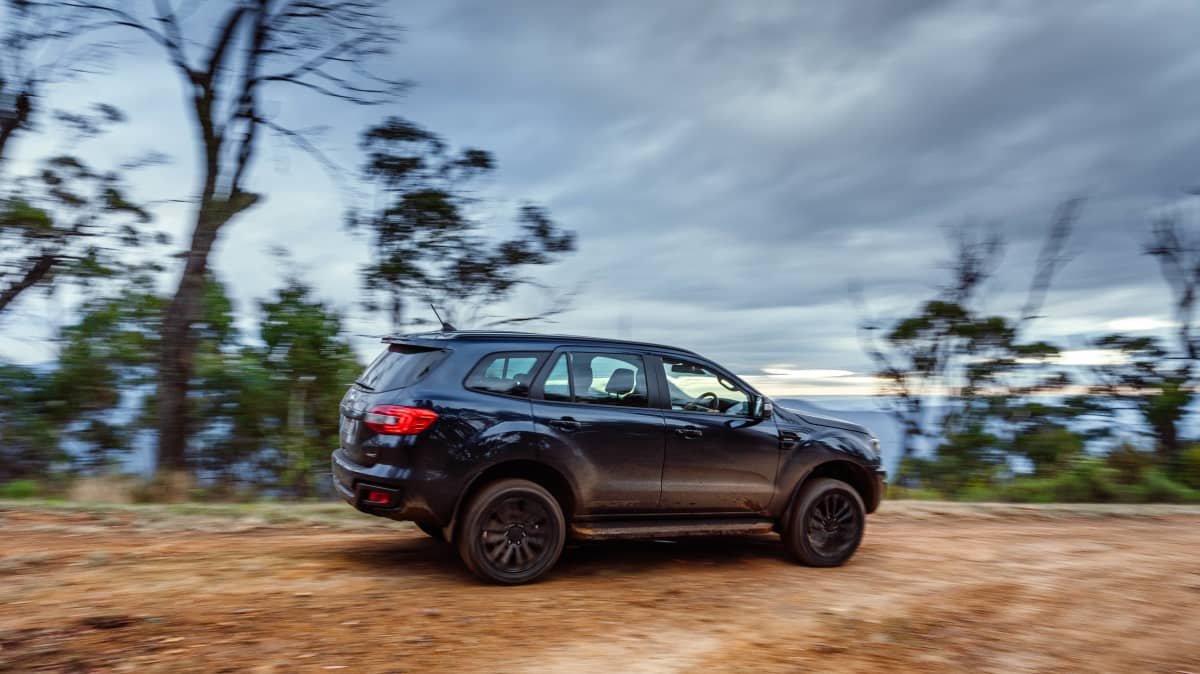 2022 Isuzu MU-X LS-T v Ford Everest Sport comparison-0