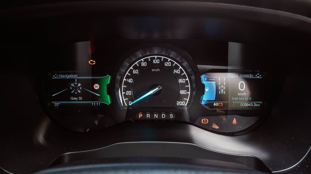 2022 Isuzu MU-X LS-T v Ford Everest Sport comparison-0